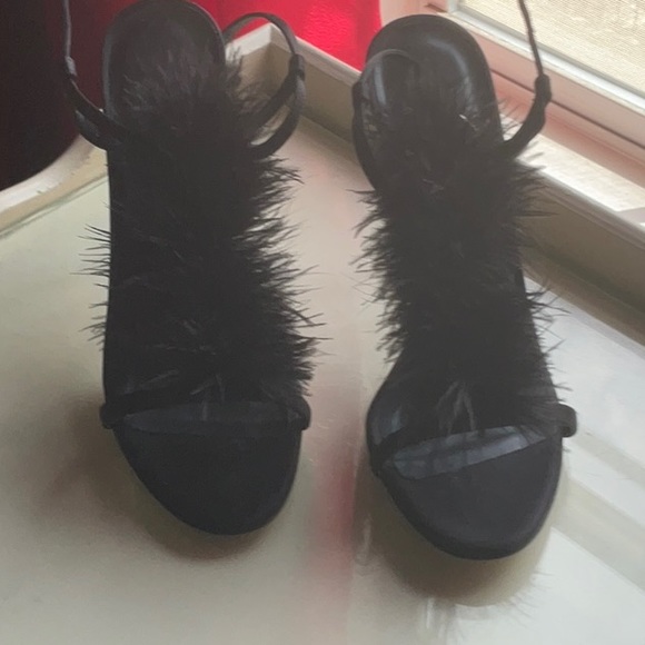 Manolo Blahnik Eila Ostrich Stilettos NEW - Picture 2 of 5